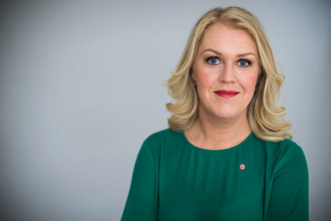 Lena Hallengren Barn-, äldre- och jämställdhets­minister
