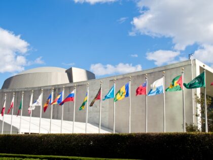 Flaggor vid FN:s högkvarter i New York
