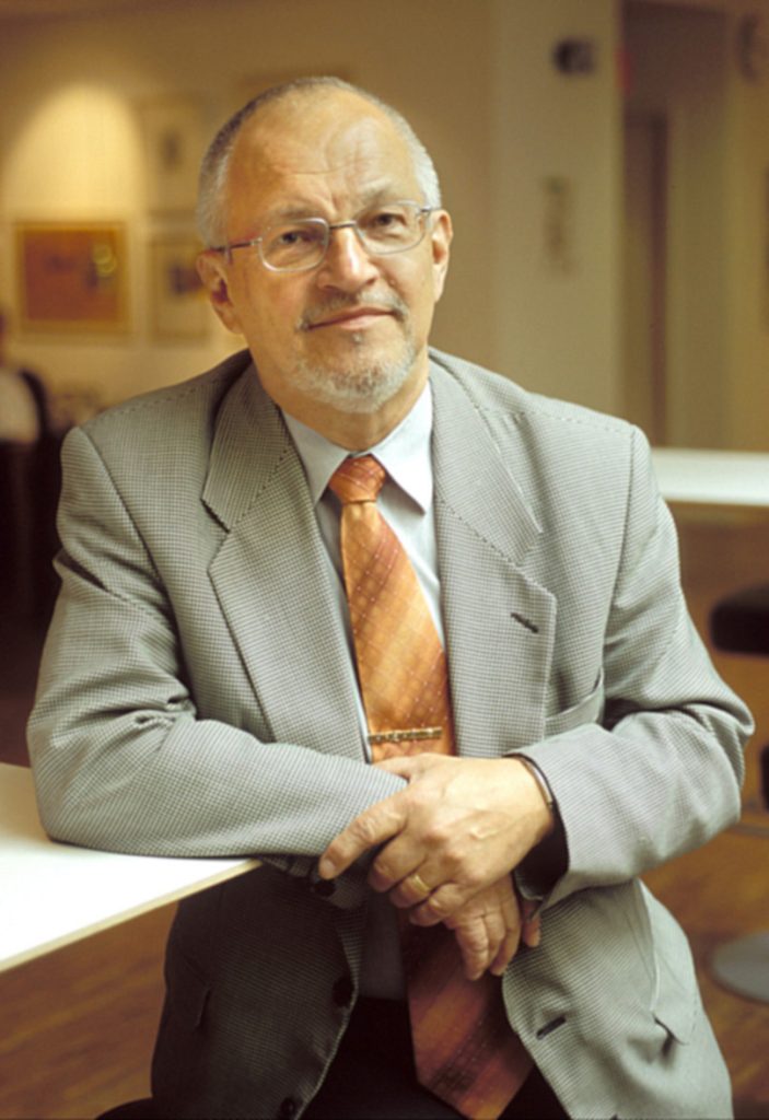 Bild av man i kostym