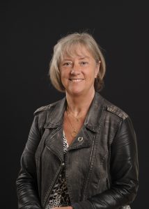 Kvinna i halvfigur